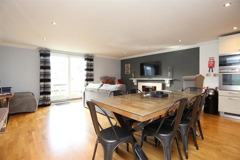 2 bedroom flat to rent, Avalon Apartments, West Street, Brighton