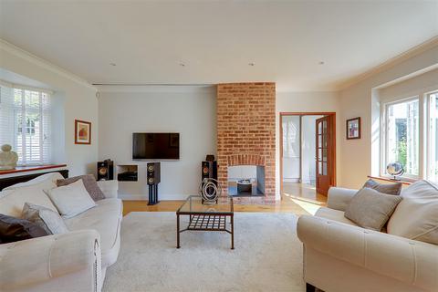 4 bedroom chalet for sale, Arundel Road, Worthing