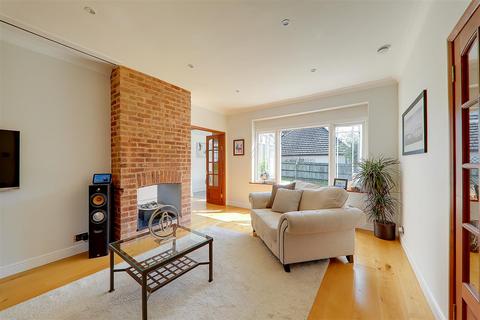 4 bedroom chalet for sale, Arundel Road, Worthing