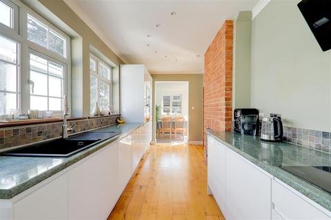 4 bedroom chalet for sale, Arundel Road, Worthing