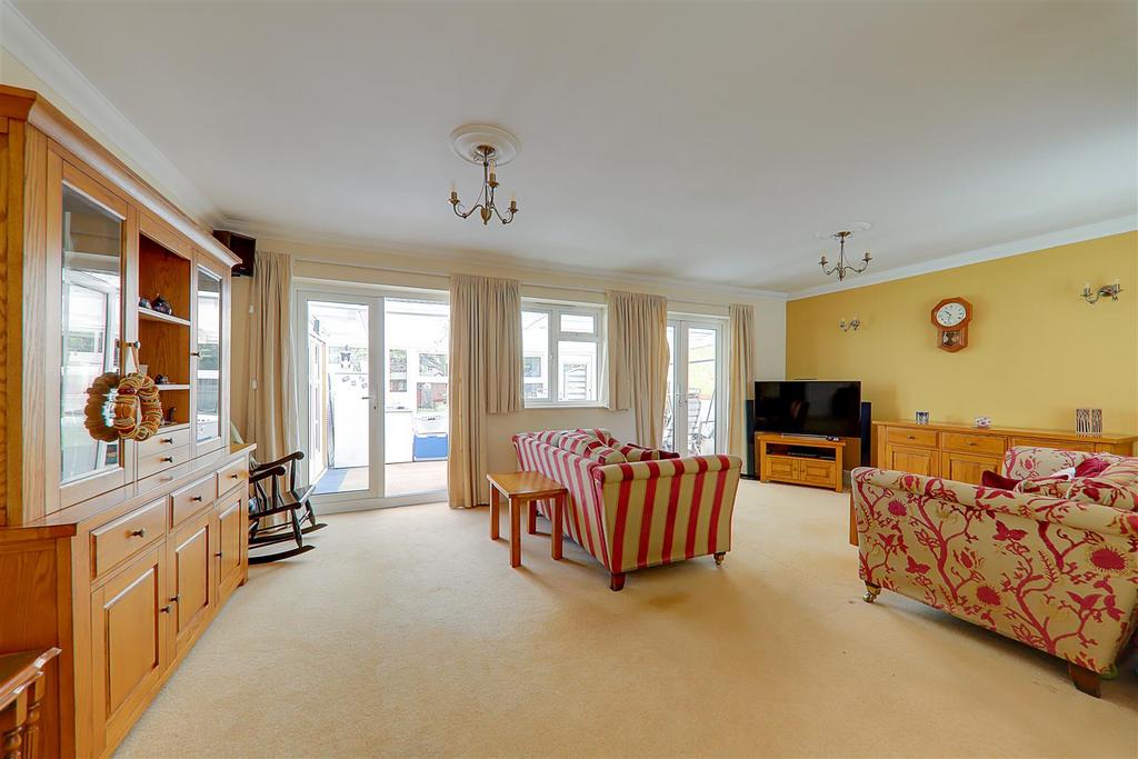 Warren Gardens, Offington, Worthing 4 bed detached bungalow for sale