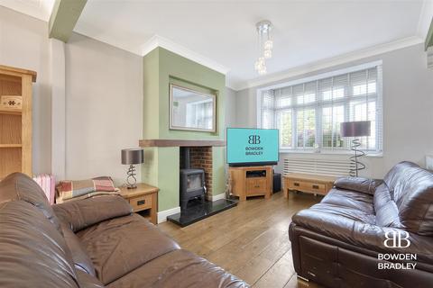 3 bedroom semi-detached house for sale, The Avenue, Hornchurch