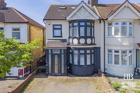 4 bedroom end of terrace house for sale, Waterloo Road, Ilford