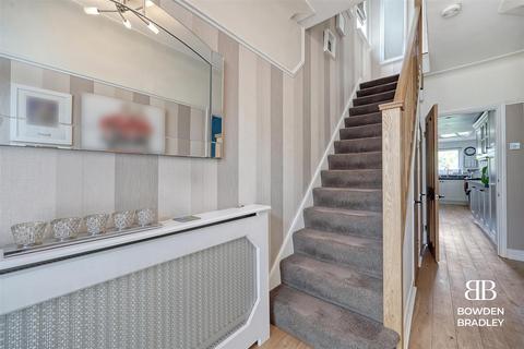 49 Waterloo Road, Ilford, IG6 2EG