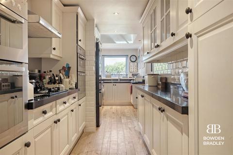 49 Waterloo Road, Ilford, IG6 2EG