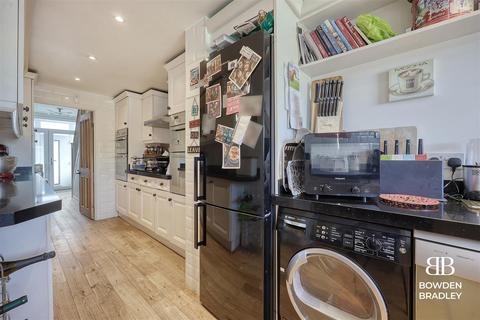 49 Waterloo Road, Ilford, IG6 2EG