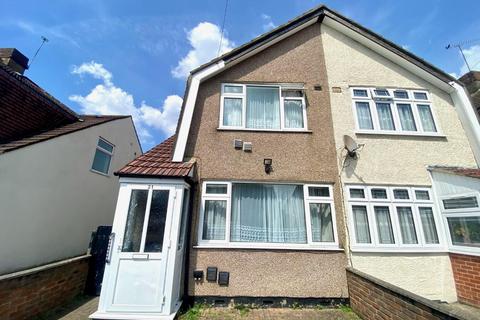 2 bedroom end of terrace house to rent, Windsor Park Road , UB3