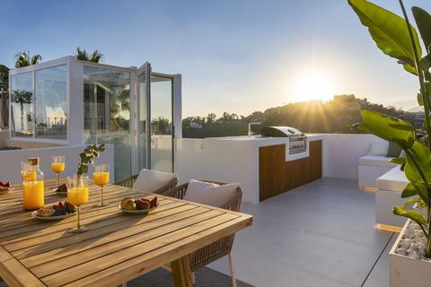 3 bedroom apartment, La Quinta, Malaga, Spain