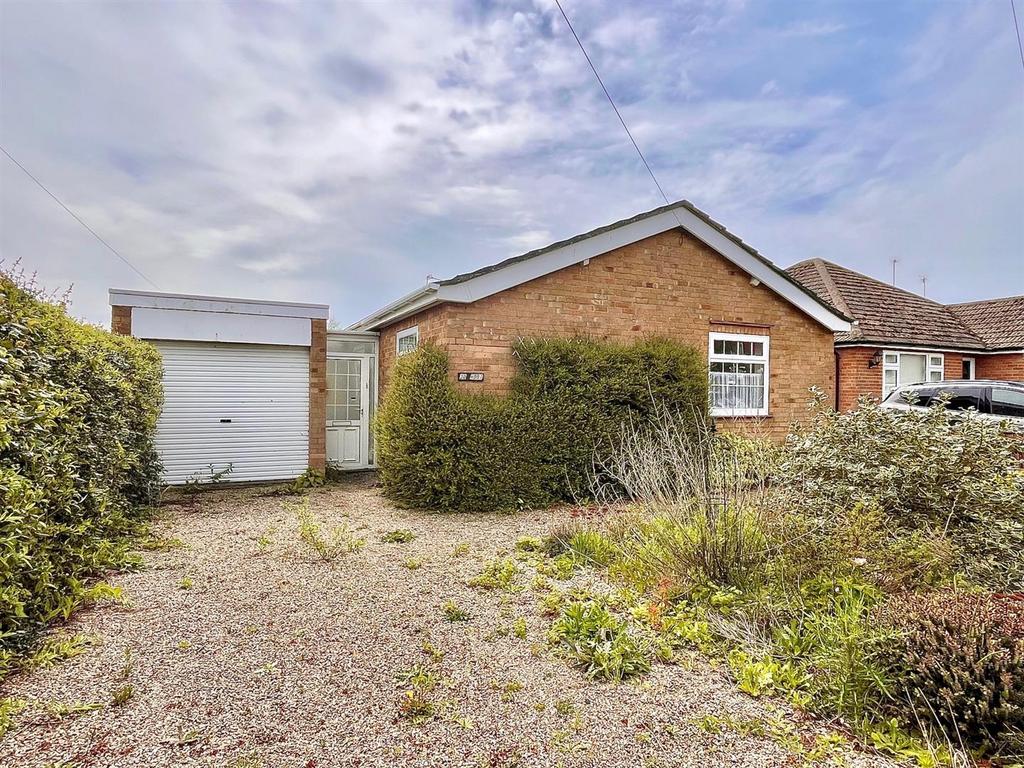 Beach Road, Scratby 2 bed detached bungalow for sale £230,000