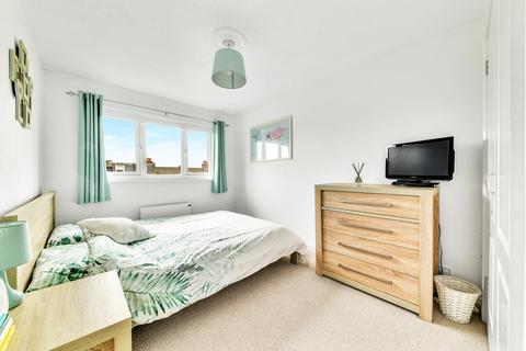 2 bedroom flat to rent, Bramston Road, SW17