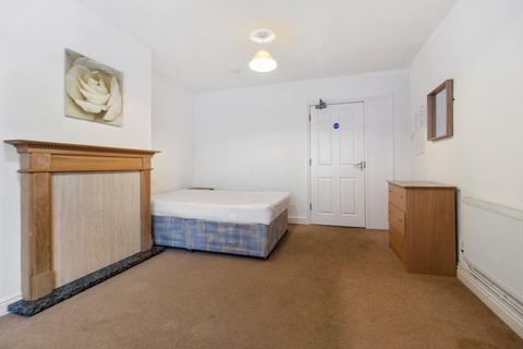 4 bedroom semi-detached house for sale, 7 Hampton Close, Worcester, Worcestershire, WR2 5LX