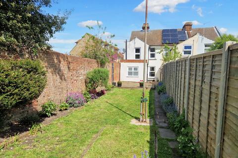 3 bedroom end of terrace house for sale, Horsley Road Rochester
