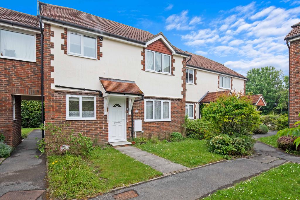 The Poplars, Keymer, Hassocks, West Sussex, BN6 8PZ. 2 bed ground floor