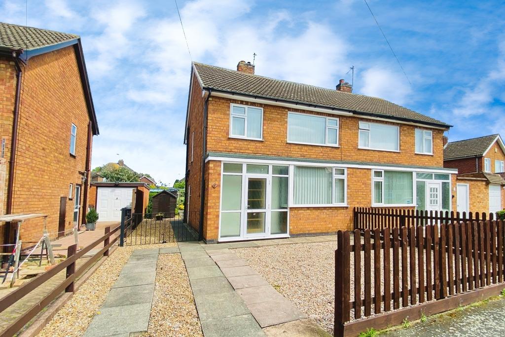 Oriel Drive, Syston, LE7 3 bed semidetached house for sale £270,000