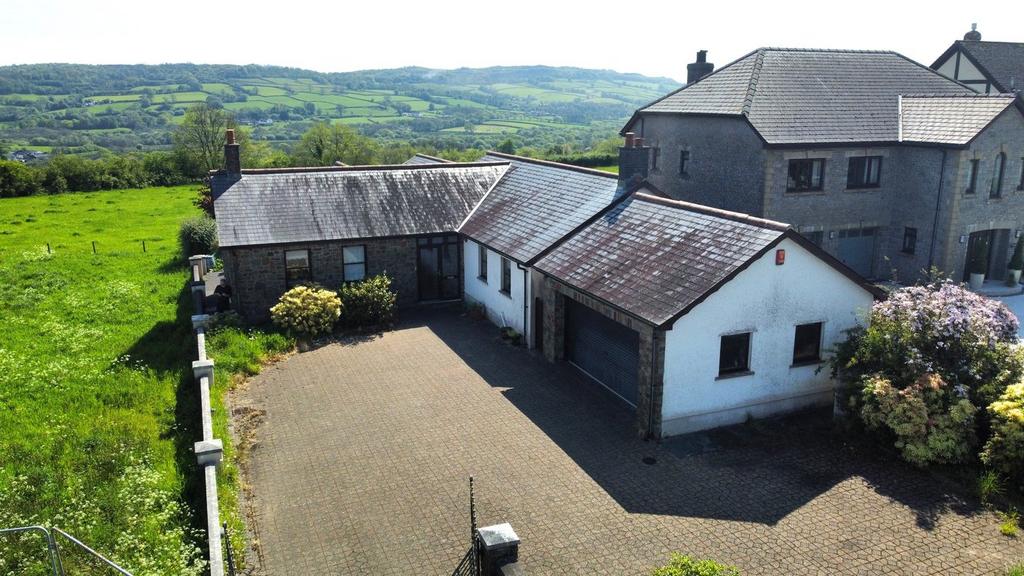 Carmarthen SA32 3 bed detached bungalow for sale £450,000