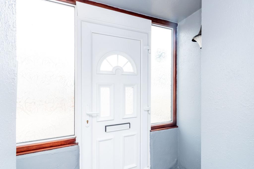 Berkshire Drive, Woolston, WA1 3 bed semidetached house for sale £250,000