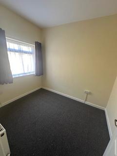 Studio to rent, Coles Avenue, Hamworthy – Garden apartment