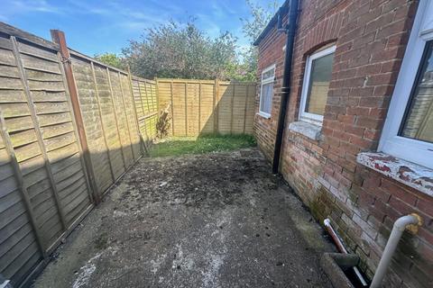 undefined, Coles Avenue, Hamworthy – Garden apartment