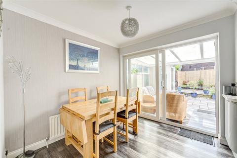 18 Abbotts View, Sompting, Lancing, BN15 0NG