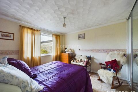 2 bedroom detached bungalow for sale, Longfields, Swaffham