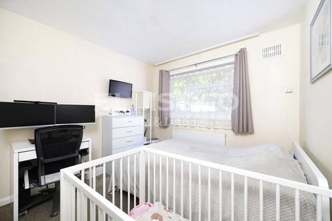36 Rivington Crescent, London, NW7 2LE