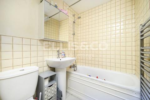36 Rivington Crescent, London, NW7 2LE