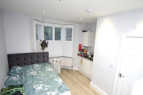 1 bedroom in a house share to rent, Gladstone Road, Watford, WD17