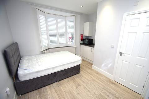 1 bedroom in a house share to rent, Gladstone Road, Watford, WD17