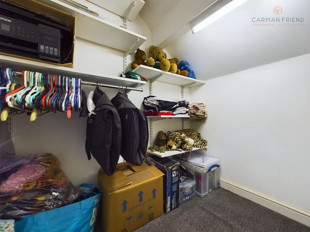 Bedroom 5 Wardrobe