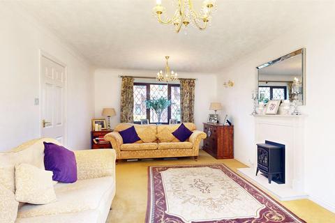 6 Boreham Close, Wickford, SS11 8XU