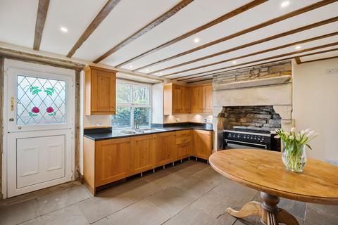 8 Spring Lane, Greetland, Halifax, HX4 8JL