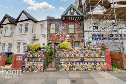 2 bedroom terraced house for sale, North Road, Southall
