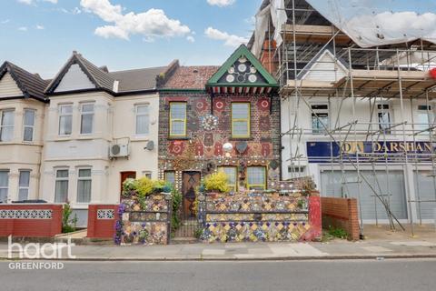 2 bedroom terraced house for sale, North Road, Southall