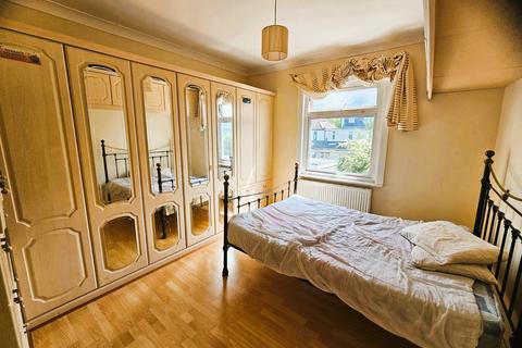 4 bedroom terraced house to rent, Littlemoor Road, Ilford IG1
