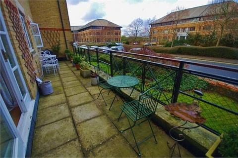 2 bedroom apartment to rent, Flat 6 Wellington House, Exeter Close, Watford, Hertfordshire, WD24