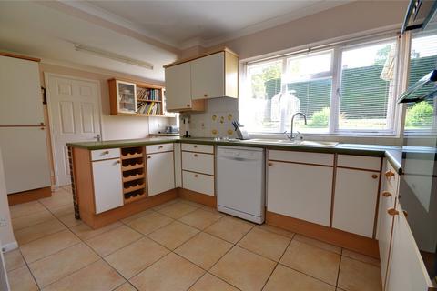 8 Beechfields, East Grinstead, RH19 3DW
