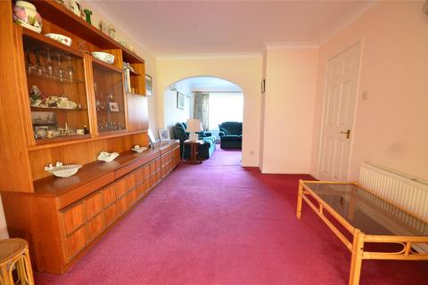 8 Beechfields, East Grinstead, RH19 3DW