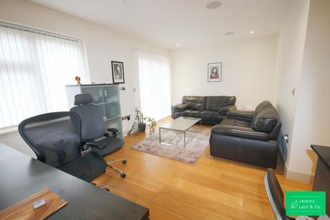 2 bedroom flat for sale, Station Close, Woodside Park, N12