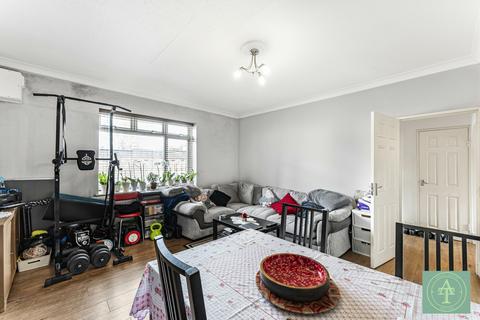 2 bedroom flat for sale, Green Lanes, N13