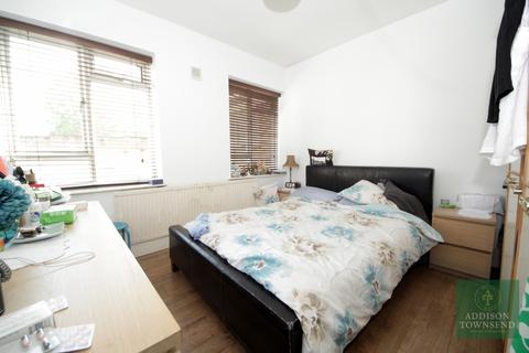 2 bedroom flat for sale, Green Lanes, N13