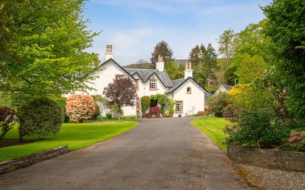 Gareloch Road, Rhu, Argyll and Bute, G84 8NH 7 bed detached house for