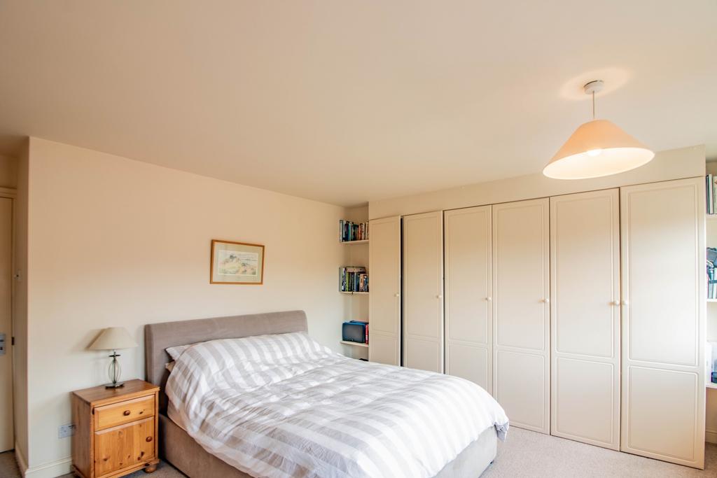 Bed 1.2