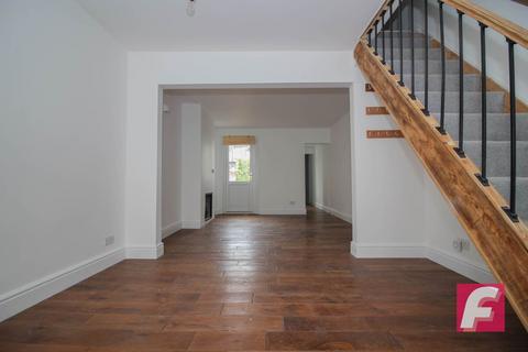 2 bedroom terraced house to rent, Pinner Road, Oxhey Village