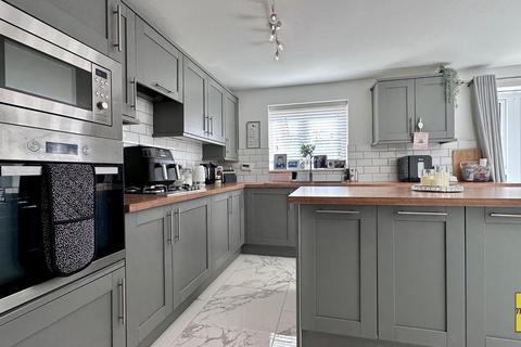 12 Llys Cambrian, Godrergraig, Swansea, SA9 2EY