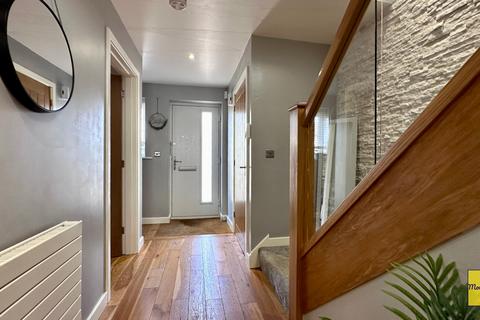 12 Llys Cambrian, Godrergraig, Swansea, SA9 2EY