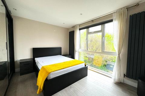 5 bedroom semi-detached house for sale, Heath Road, Hounslow TW3