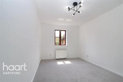 2 bedroom flat to rent, Frobisher Road, DA8