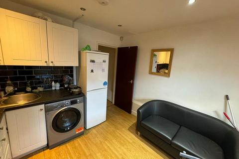 3 bedroom flat to rent, Kelso Heights Belle Vue Road, Leeds LS3