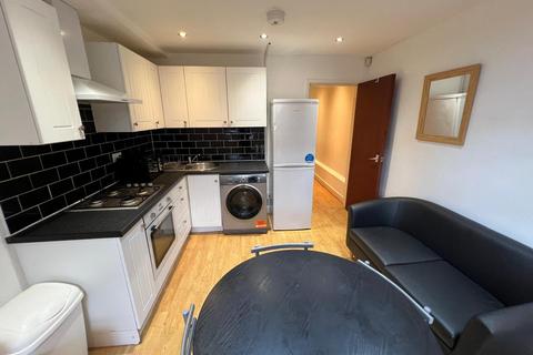 3 bedroom flat to rent, Kelso Heights Belle Vue Road, Leeds LS3