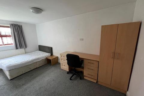 3 bedroom flat to rent, Kelso Heights Belle Vue Road, Leeds LS3